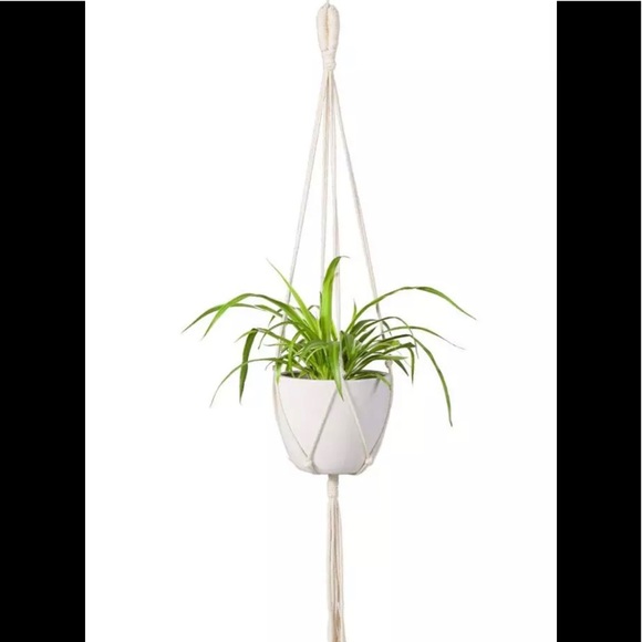 Handmade macrame plant holder - Picture 2 of 4
